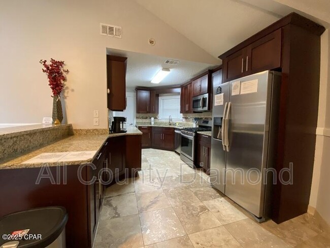 Building Photo - 704 Water Oak Dr