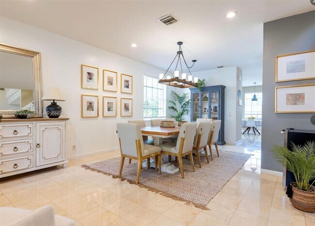 Building Photo - 665 Nandina Dr