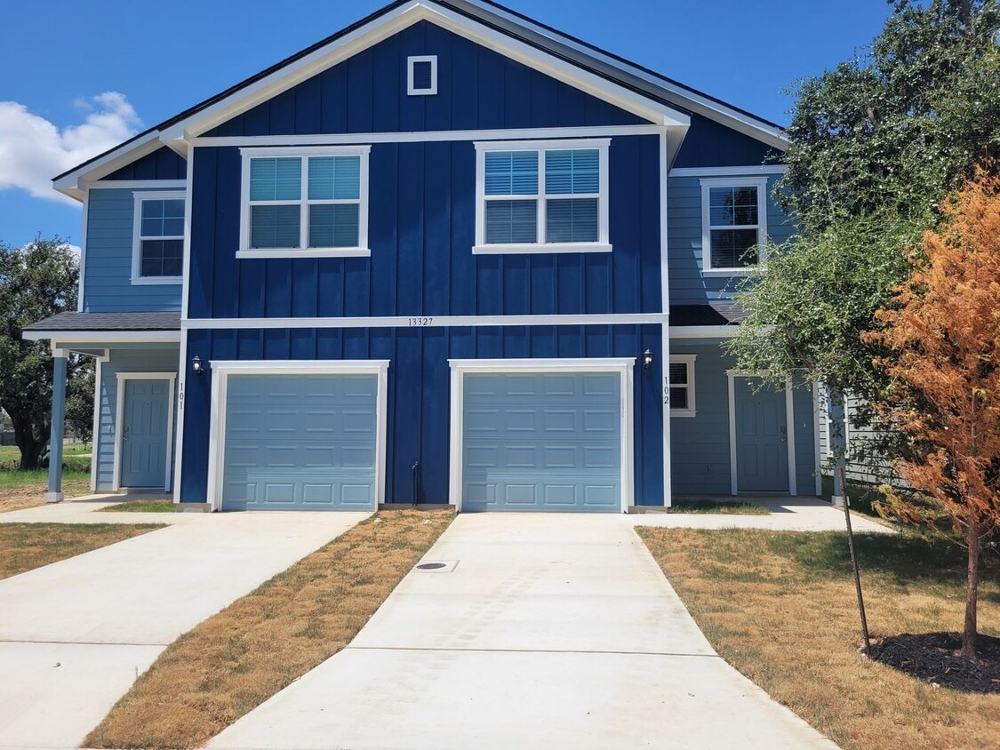 Primary Photo - Almost New Townhome 3/2.5 Near UTSA