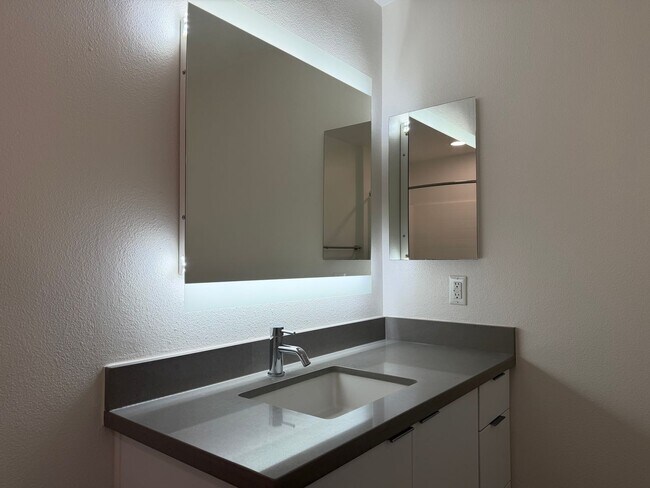 Interior Photo - Canvas LA