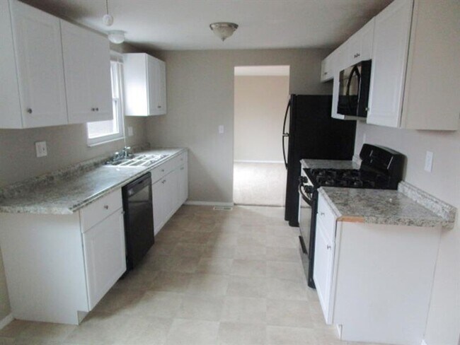 Foto del edificio - Spacious 3-Bedroom 1.5 bath Home with Fenced Yard & Garage – Ready for You!