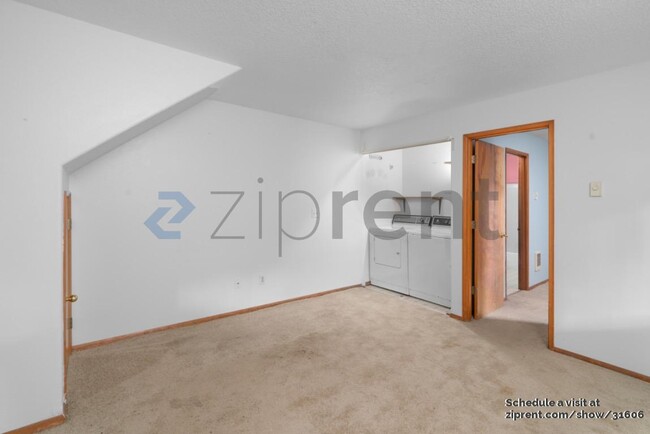 Building Photo - 1526 NE 68th Ave
