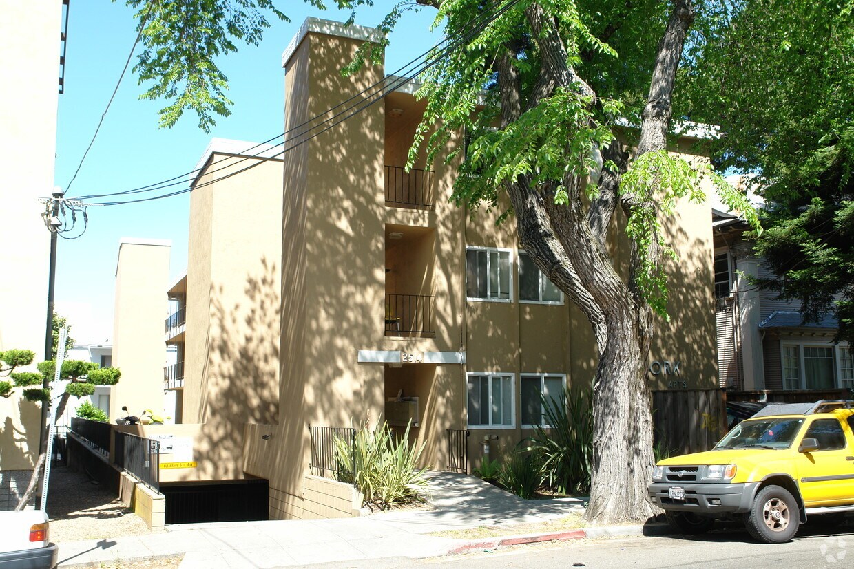 Primary Photo - York Apartments