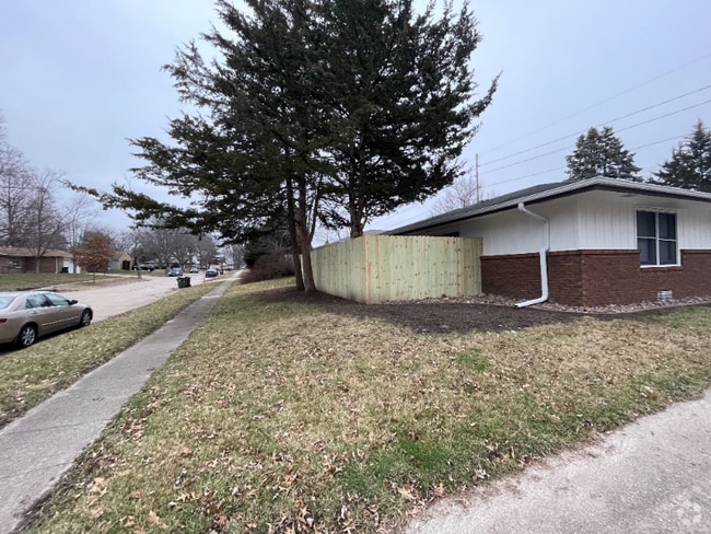Building Photo - 1107 E Willard St