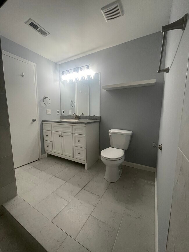 Foto del edificio - 6802 Cottingham Ln