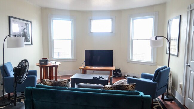 Foto del edificio - 41 Parker Hill Ave