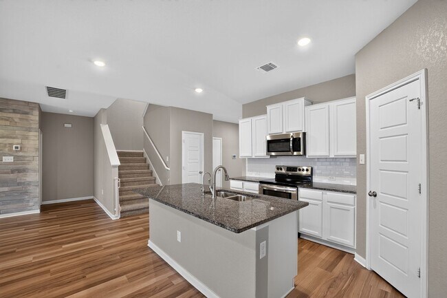 Building Photo - 2130 Silver Maple