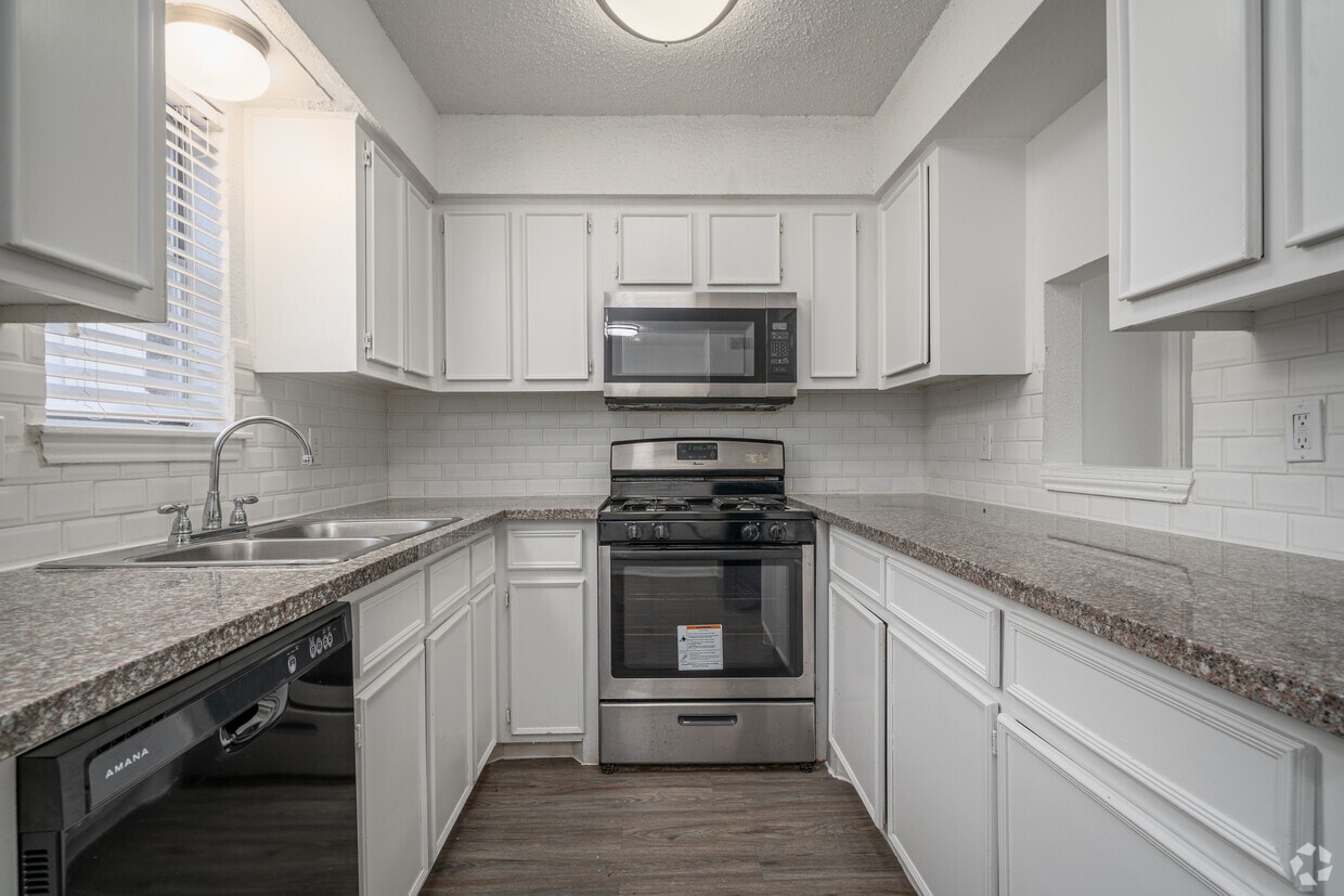 Primary Photo - Springwood Park Apartments
