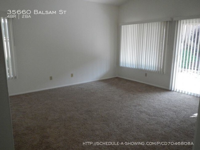 Foto del edificio - 35660 Balsam St