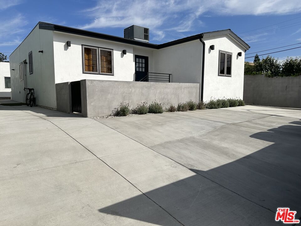 Primary Photo - 7320 9th Ave