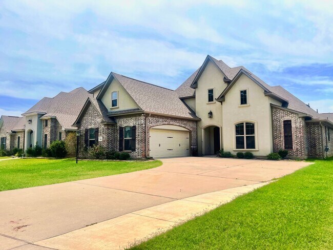 Foto del edificio - Stunning 4-Bedroom 3-Bath Home for Lease i...