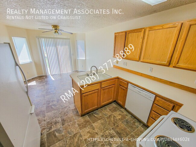 Building Photo - 625 N Mineral Wells Ave