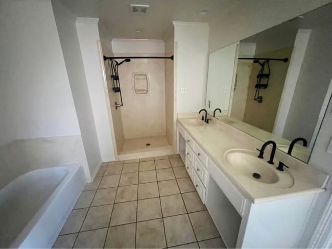Foto del edificio - 10605 Rayburn Way