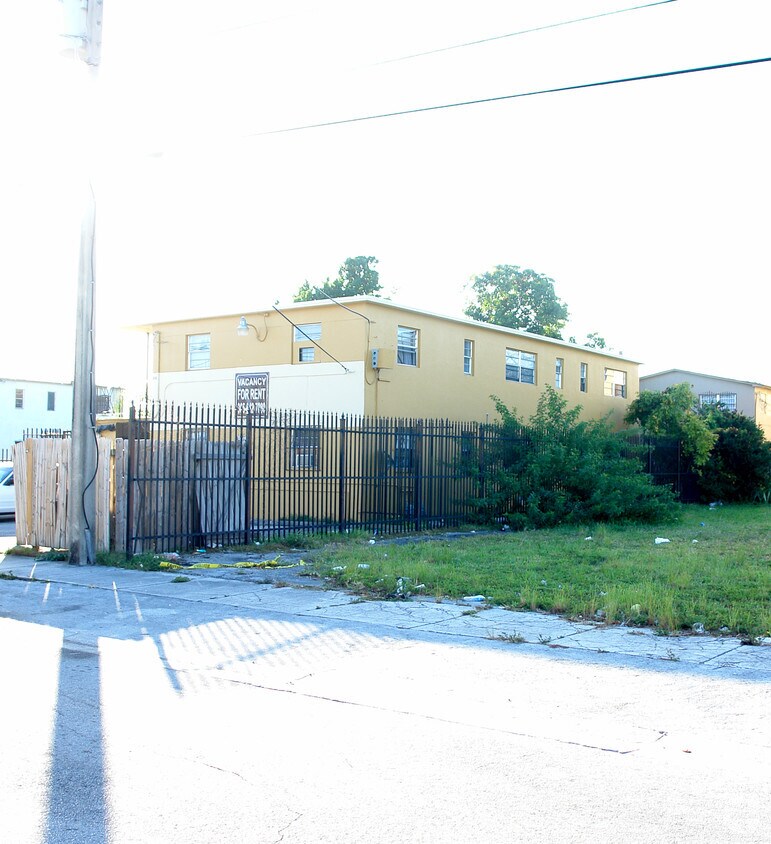 Building Photo - 1250 NW 60th St