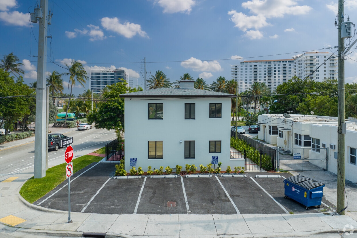 Entrance - 2922 Banyan St