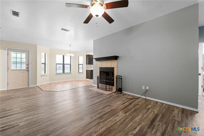 Foto del edificio - 1908 Cline Dr