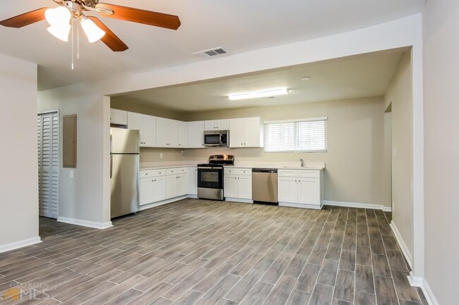 Building Photo - 3715 Meadowview Dr