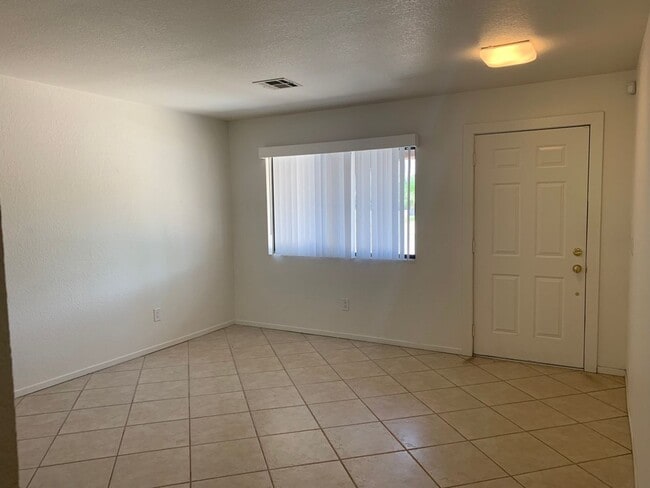Building Photo - 3055 E San Juan Rd