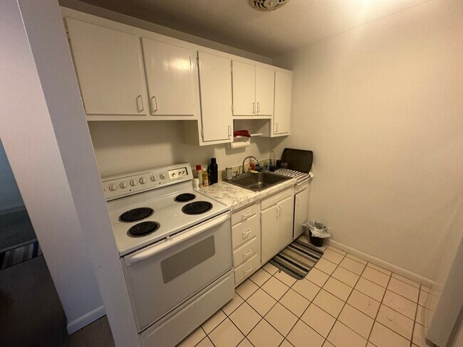 *Pictures are representative samples of the advertised unit. In some cases, the actual units you tou - 212 Kent St
