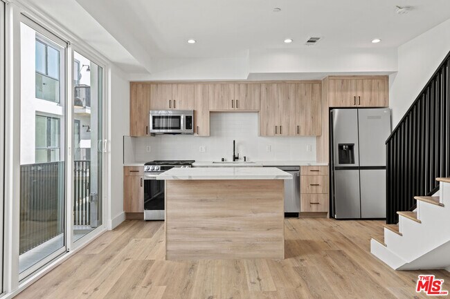 Foto del edificio - 10917 Hesby St