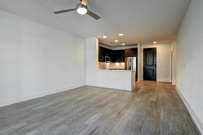 Foto del edificio - 6400 Washington St