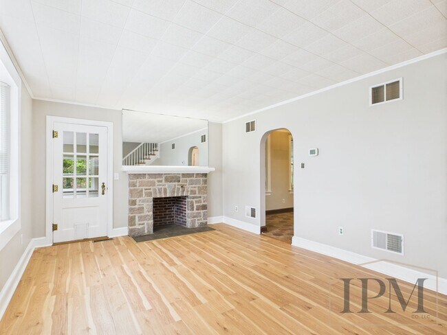 Foto del edificio - Available Now - Spacious 3-bedroom Home Lo...