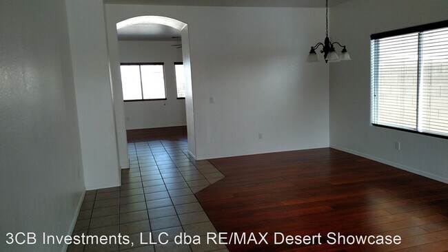 Foto del edificio - 4 br, 2.5 bath House - 11610 W Monroe St