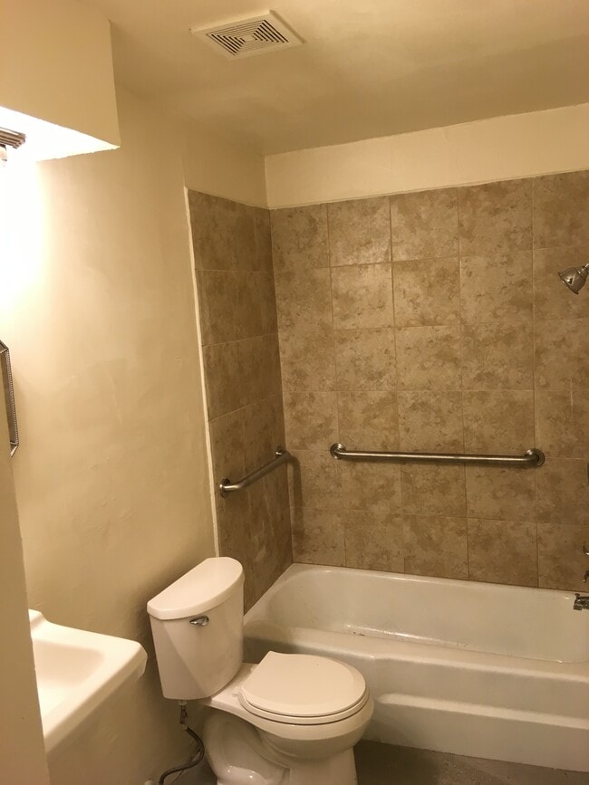 Bathroom - 401 12th Ave SE