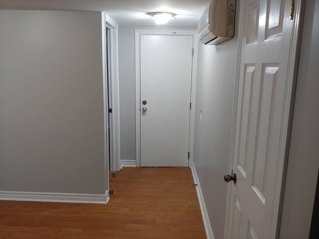 Building Photo - 347 Queenston St