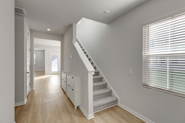 Building Photo - Townhome Living with Open Layout
