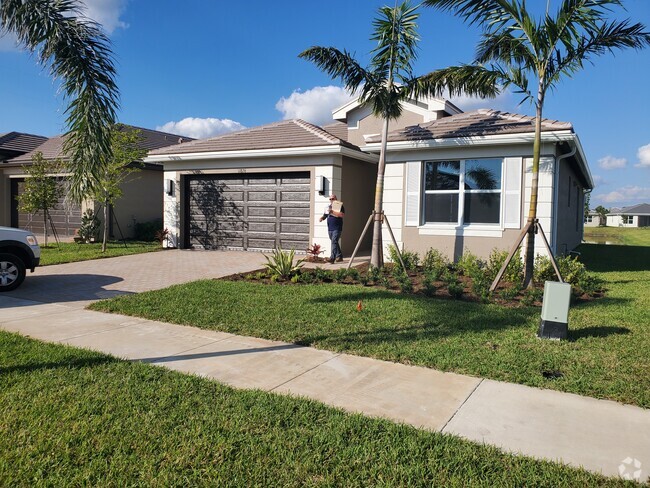 Building Photo - 11826 SW Oceanus Blvd