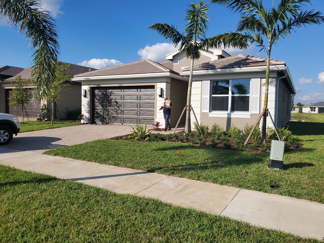 Primary Photo - 11826 SW Oceanus Blvd