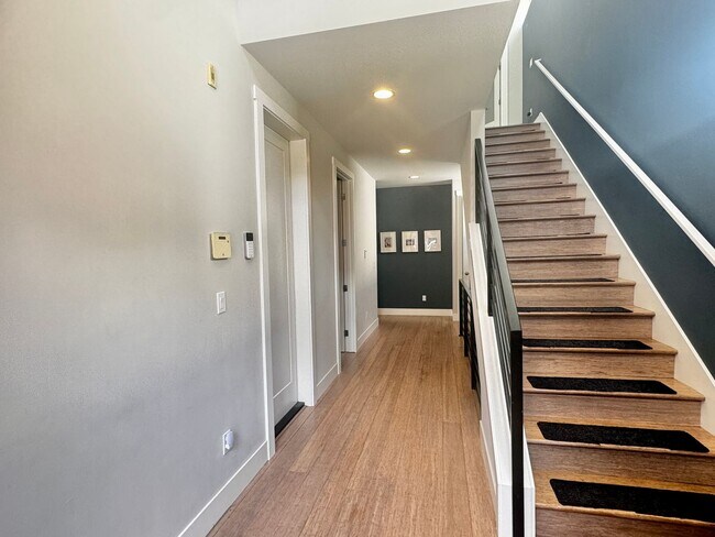 Building Photo - Wonderful West Seattle Home