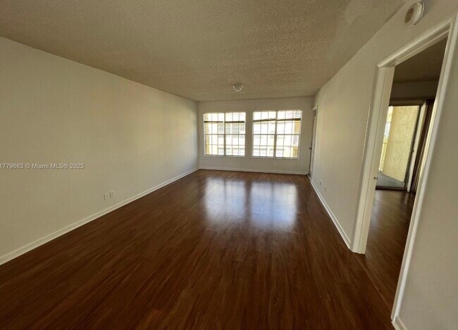 Building Photo - 6331 La Costa Dr