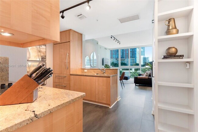 Foto del edificio - 50 South Pointe Dr