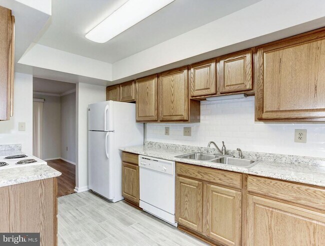 Building Photo - 12218 Nutmeg Ct