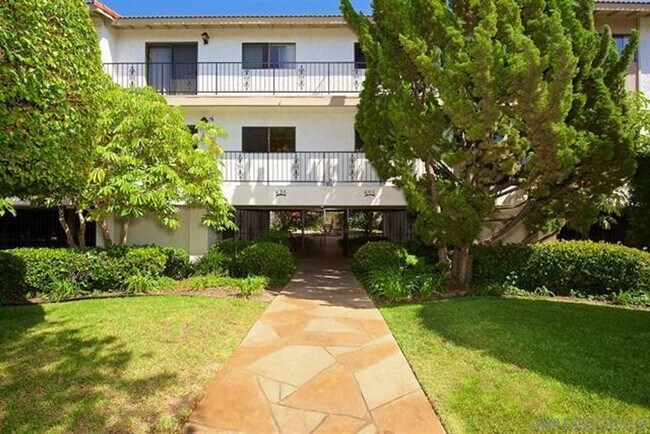 Foto del edificio - 3 Bedroom-2.5 Bathroom Two Story Condo in ...
