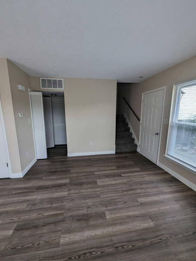 1200 Robbins Run Ct, Centerville, OH 45458 Townhome Rentals in