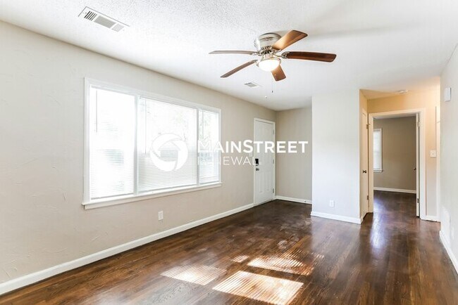 Foto del edificio - 3 Bedroom Pet-Friendly Home in Raytown, MO...