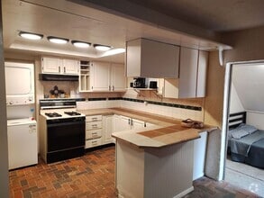 Building Photo - 1415 Hazeldine Ave SE