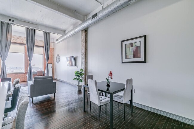 Building Photo - 500 S Ervay St