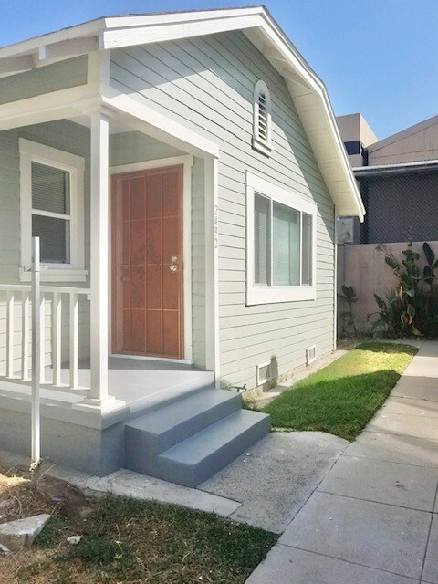 Foto del edificio - 2484 Lewis Ave
