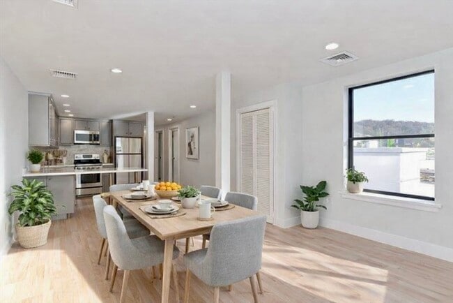 Foto del edificio - 1674 Beacon St