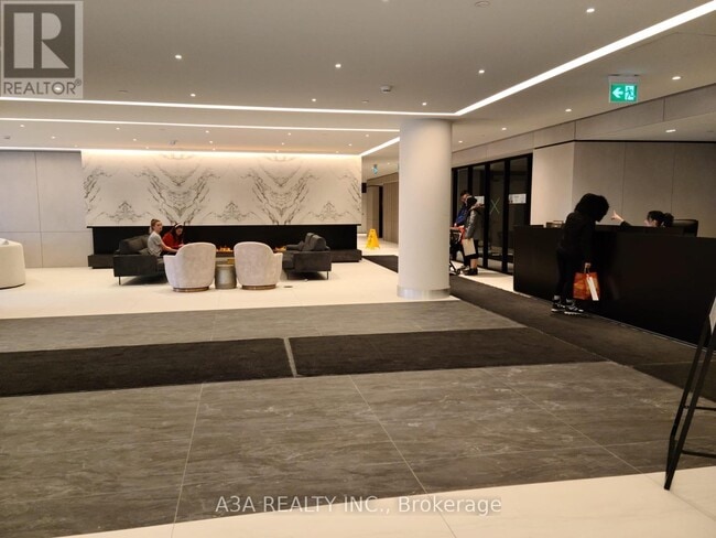 Photo du bâtiment - 50 Upper Mall Wy