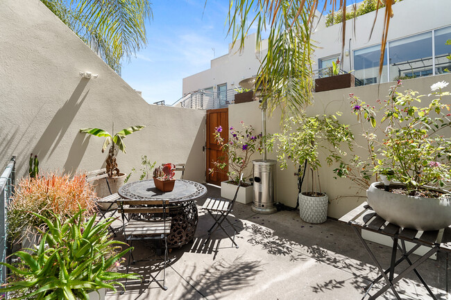 Private Deck - 712 Bryant St