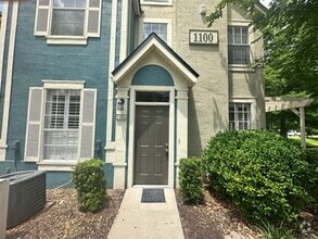 Building Photo - 13700 Richmond Park Dr N
