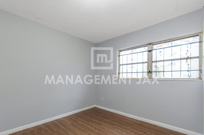 Foto del edificio - 1464 W 6th St