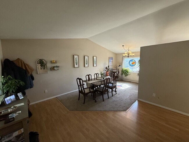 Building Photo - 739 Ponderosa Dr