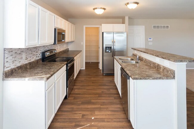 Foto del edificio - 356 Rock Ridge Rd