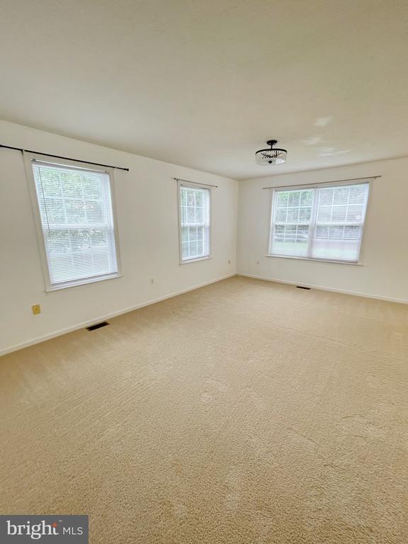 Foto del edificio - 47960 Piney Orchard St